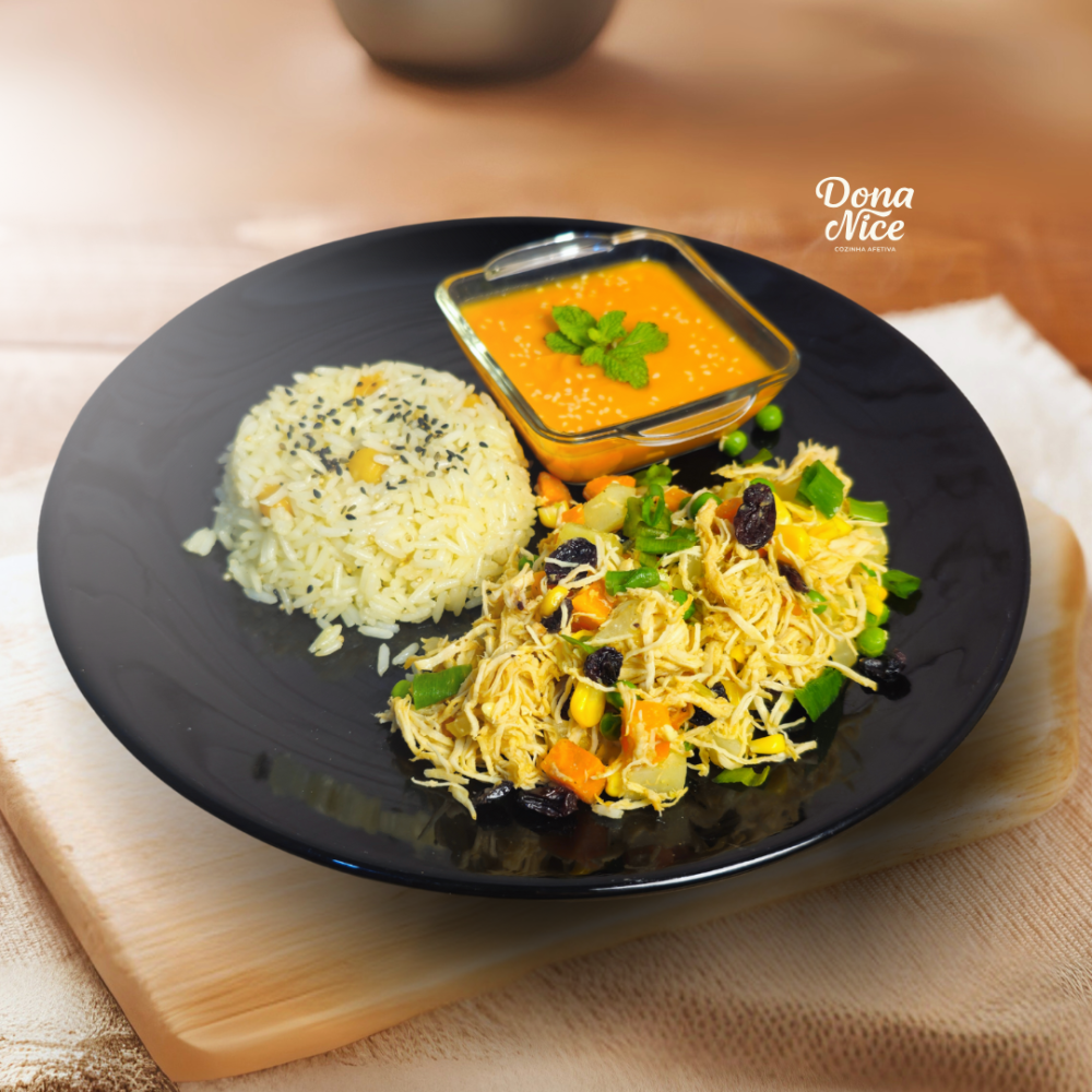 salpicão de frango, arroz 4 grãos e purê de jerimum